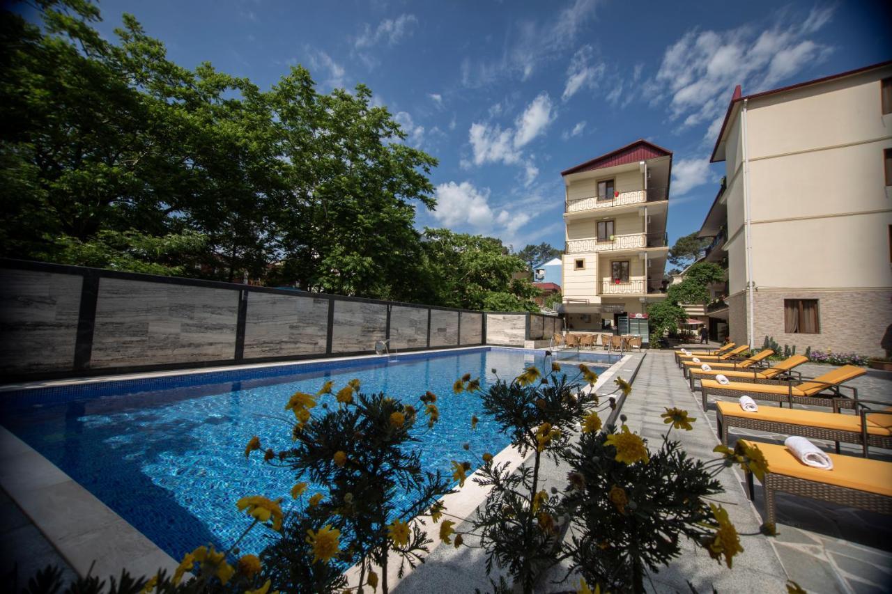 Hotel Chveni Ezo Кобулеті Екстер'єр фото