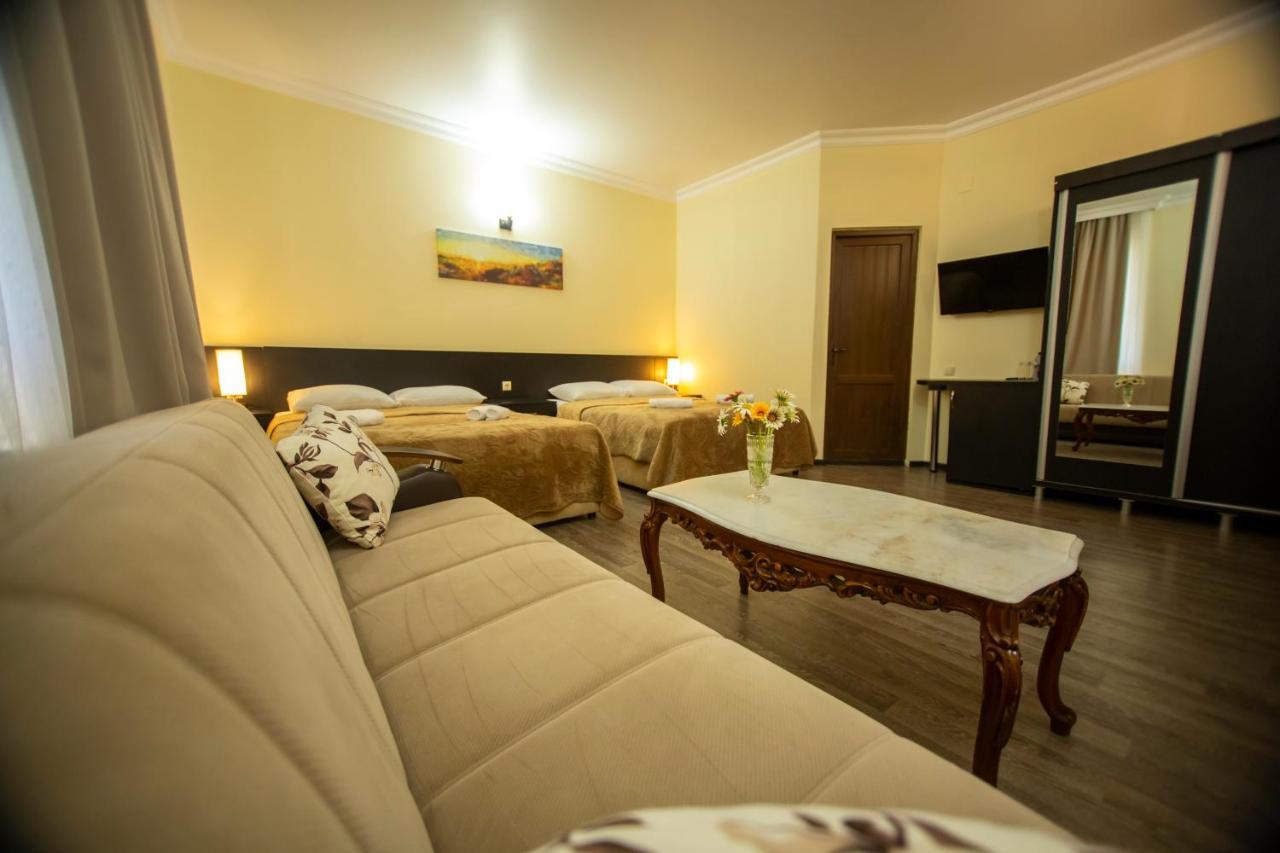Hotel Chveni Ezo Кобулеті Екстер'єр фото