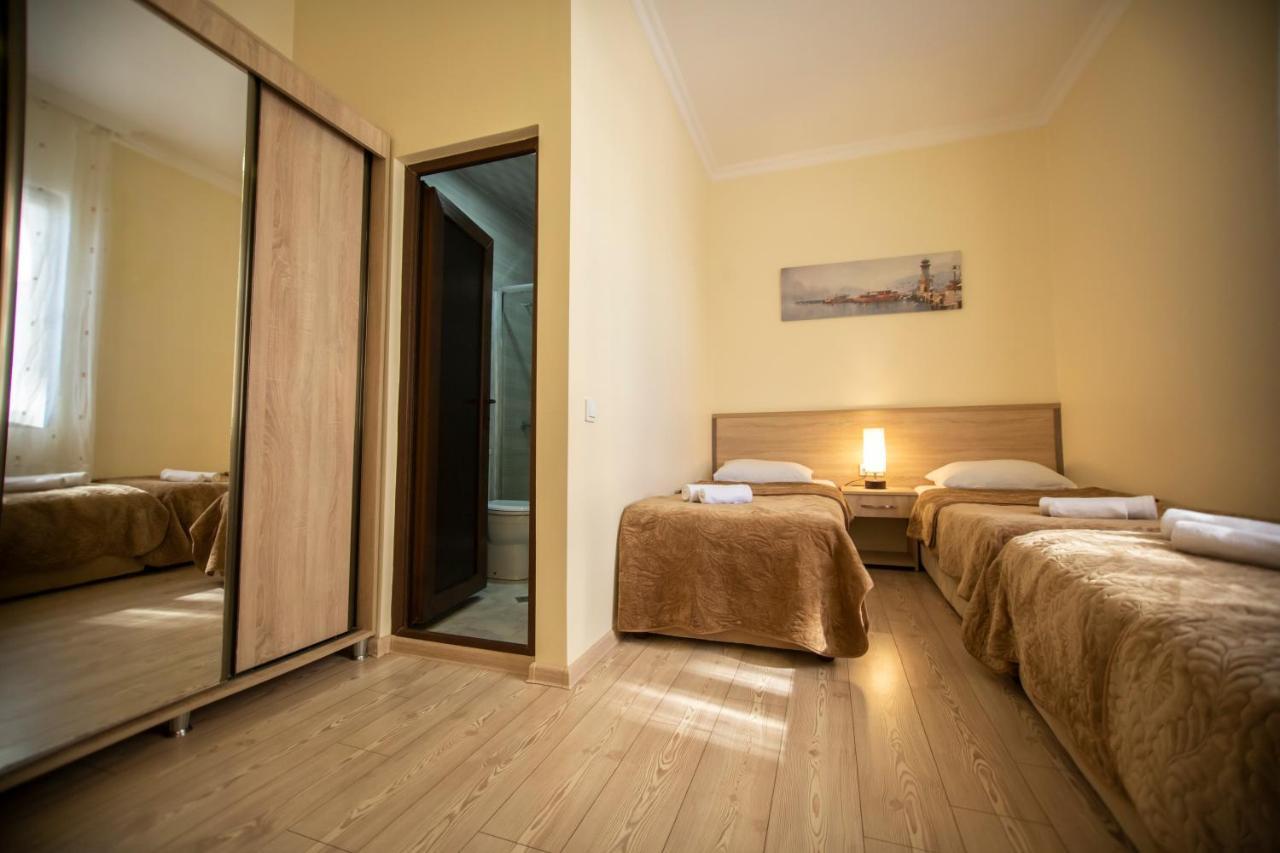 Hotel Chveni Ezo Кобулеті Екстер'єр фото