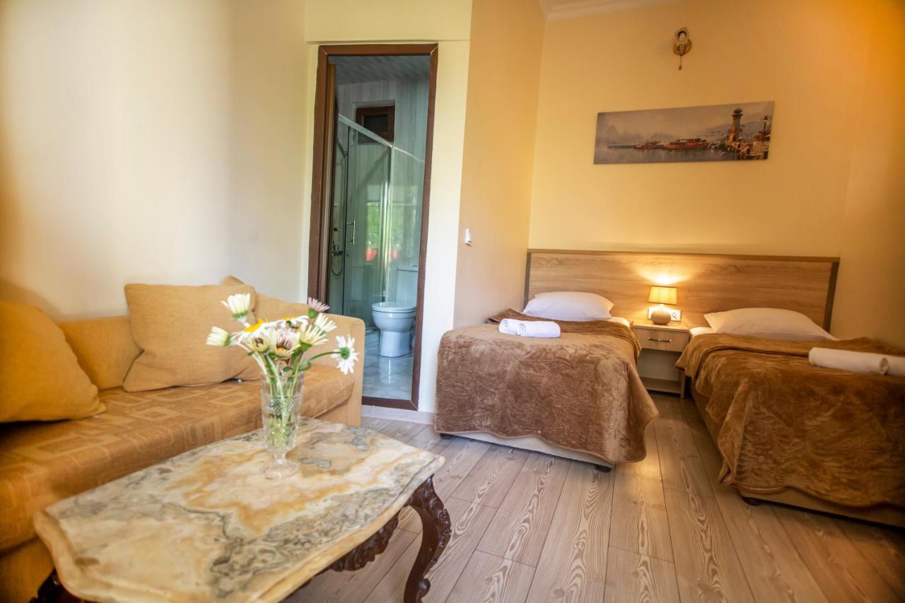 Hotel Chveni Ezo Кобулеті Екстер'єр фото